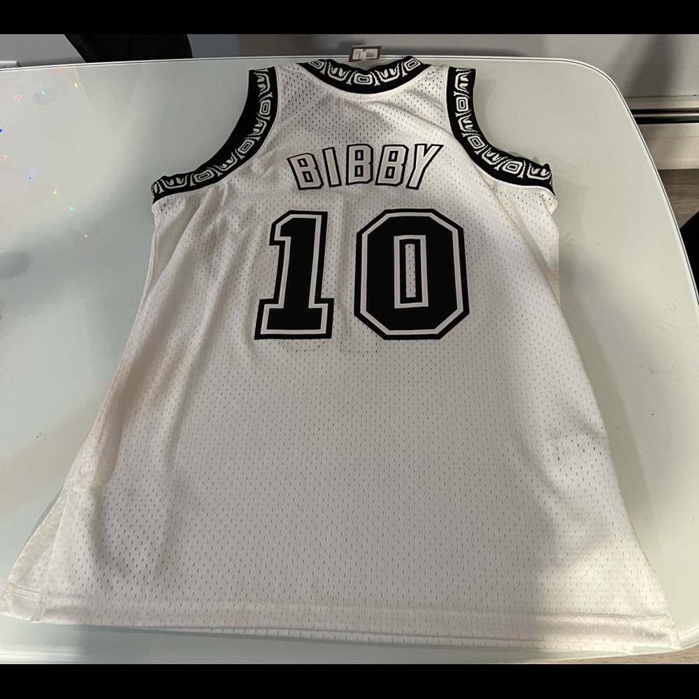 Mike Bibby Vancouver Grizzlies Mitchell and ness throwback jersey. Size men med.